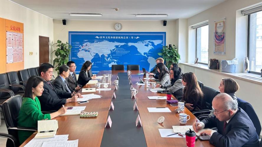 活动,以及组织开展中沙文化艺术及青少年领域交流等议题进行了深入